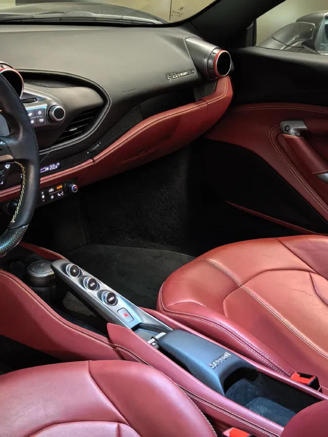 2019 Aston Martin DB11 5.2T 639HP V12 8AT,autocango,china used car exporter,china ev exporter,chinese used car exporter,chinese used ev exporter