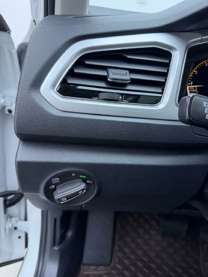 2022 Volkswagen T-Roc 1.4T 150HP L4 7DCT,autocango,china used car exporter,china ev exporter,chinese used car exporter,chinese used ev exporter