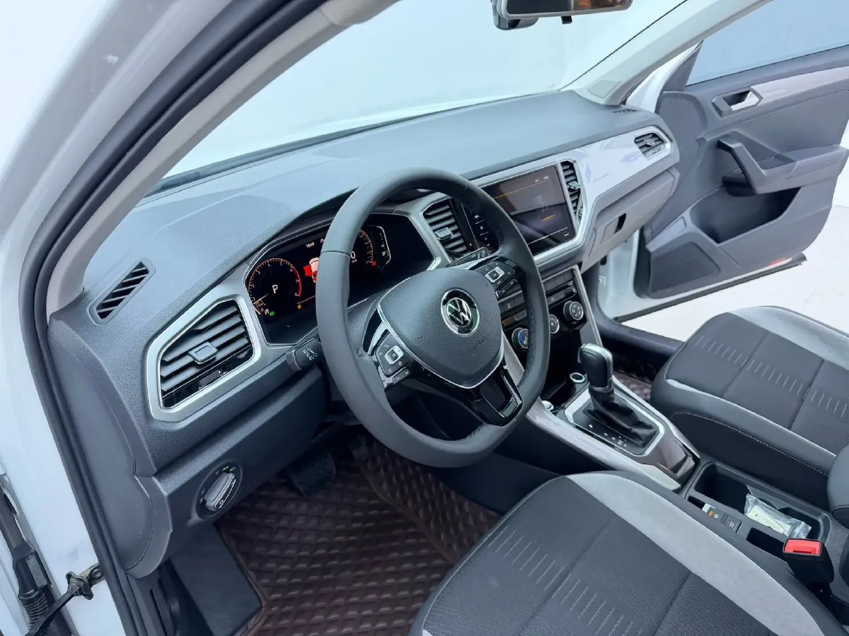 2022 Volkswagen T-Roc 1.4T 150HP L4 7DCT,autocango,china used car exporter,china ev exporter,chinese used car exporter,chinese used ev exporter