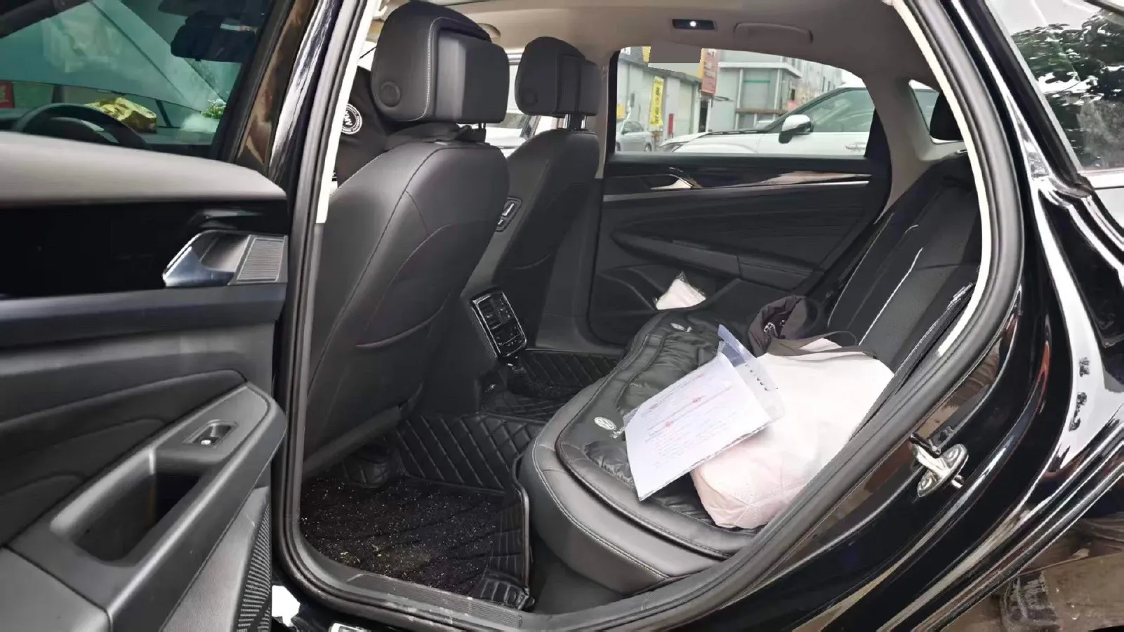 2024 Volkswagen Passat 2.0T 186HP L4 7DCT,autocango,china used car exporter,china ev exporter,chinese used car exporter,chinese used ev exporter