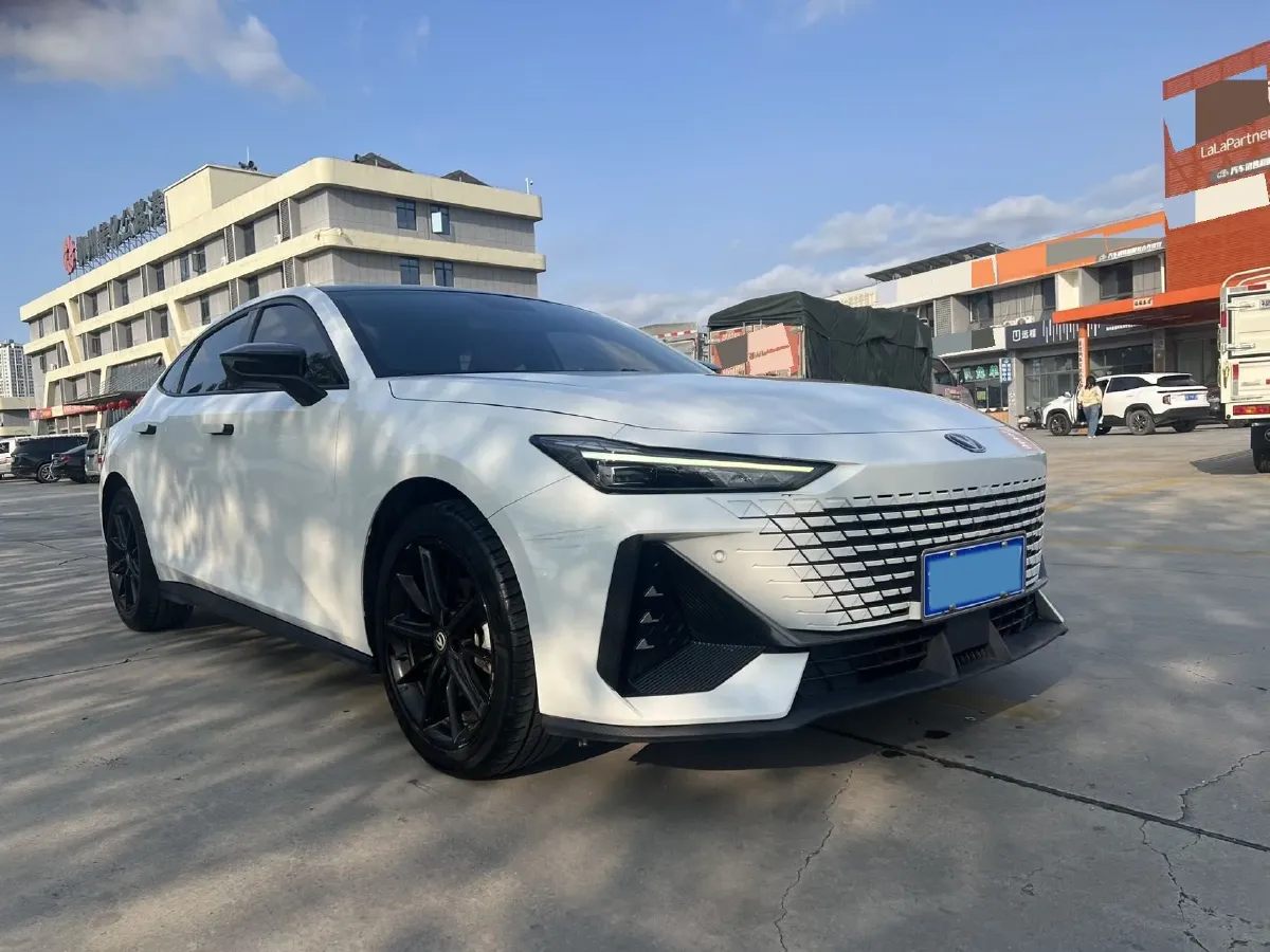 2022 ChangAn UNI-V 1.5T 188HP L4 7DCT,autocango,china used car exporter,china ev exporter,chinese used car exporter,chinese used ev exporter