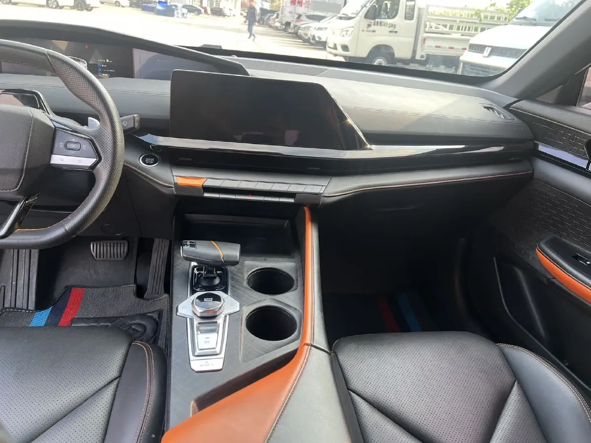 2022 ChangAn UNI-V 1.5T 188HP L4 7DCT,autocango,china used car exporter,china ev exporter,chinese used car exporter,chinese used ev exporter