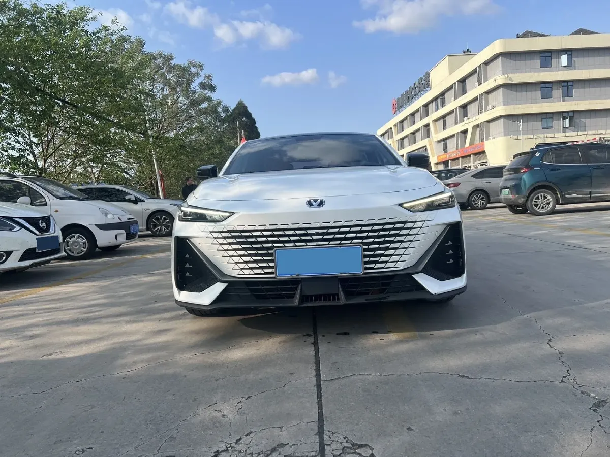2022 ChangAn UNI-V 1.5T 188HP L4 7DCT,autocango,china used car exporter,china ev exporter,chinese used car exporter,chinese used ev exporter