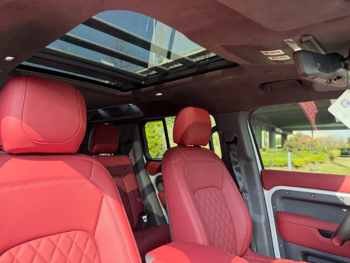 2021 Land Rover Defender 3.0T 400HP L6 8AT,autocango,china used car exporter,china ev exporter,chinese used car exporter,chinese used ev exporter