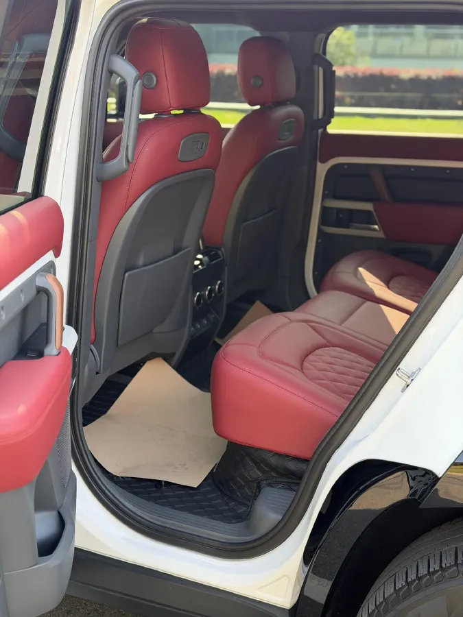 2021 Land Rover Defender 3.0T 400HP L6 8AT,autocango,china used car exporter,china ev exporter,chinese used car exporter,chinese used ev exporter