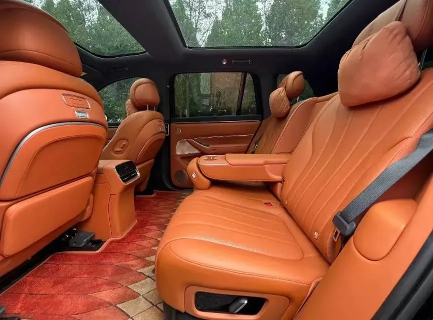 2025 AITO AITO M8 REEV 160HP REEV 53.4KWH,autocango,china used car exporter,china ev exporter,chinese used car exporter,chinese used ev exporter