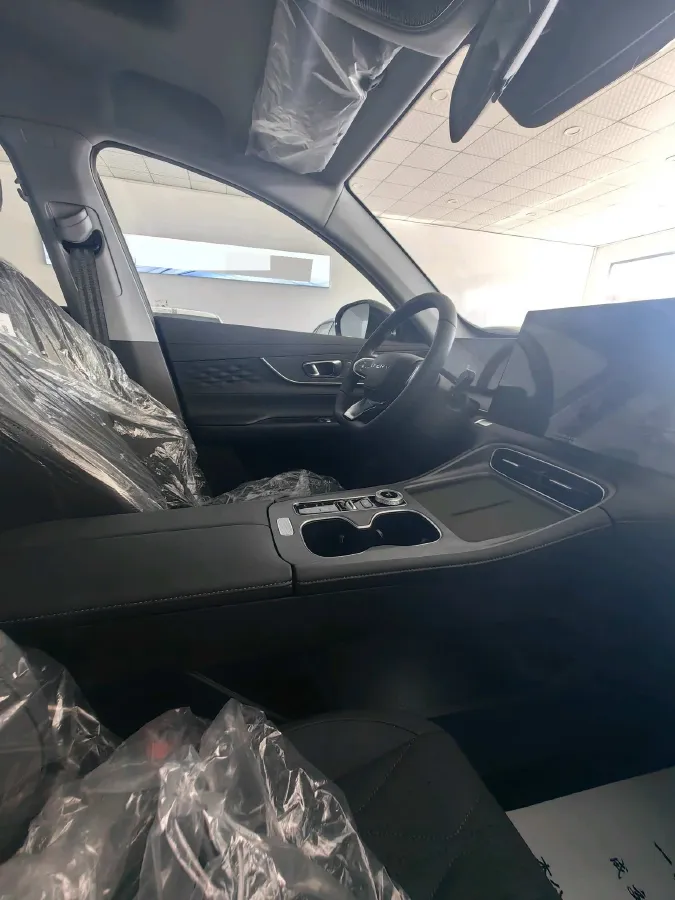 2025 Chery Tiggo 8 Plus 1.6T 197HP L4 7DCT,autocango,china used car exporter,china ev exporter,chinese used car exporter,chinese used ev exporter