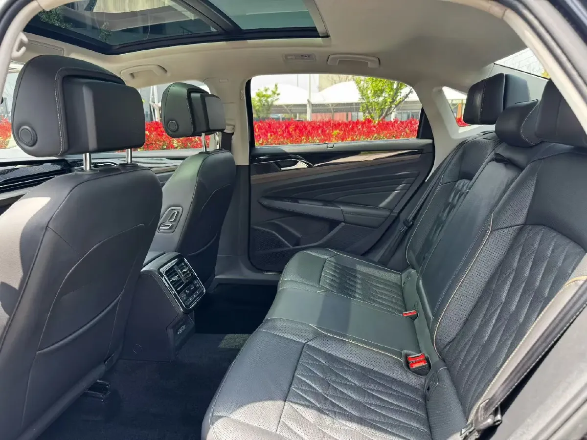 2019 Volvo V40 1.5T 152HP L4 6AT,autocango,china used car exporter,china ev exporter,chinese used car exporter,chinese used ev exporter