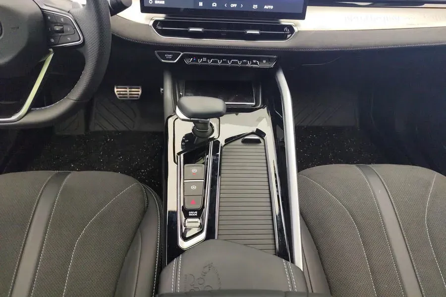 2025 Geely Preface 2.0T 238HP L4 8AT,autocango,china used car exporter,china ev exporter,chinese used car exporter,chinese used ev exporter