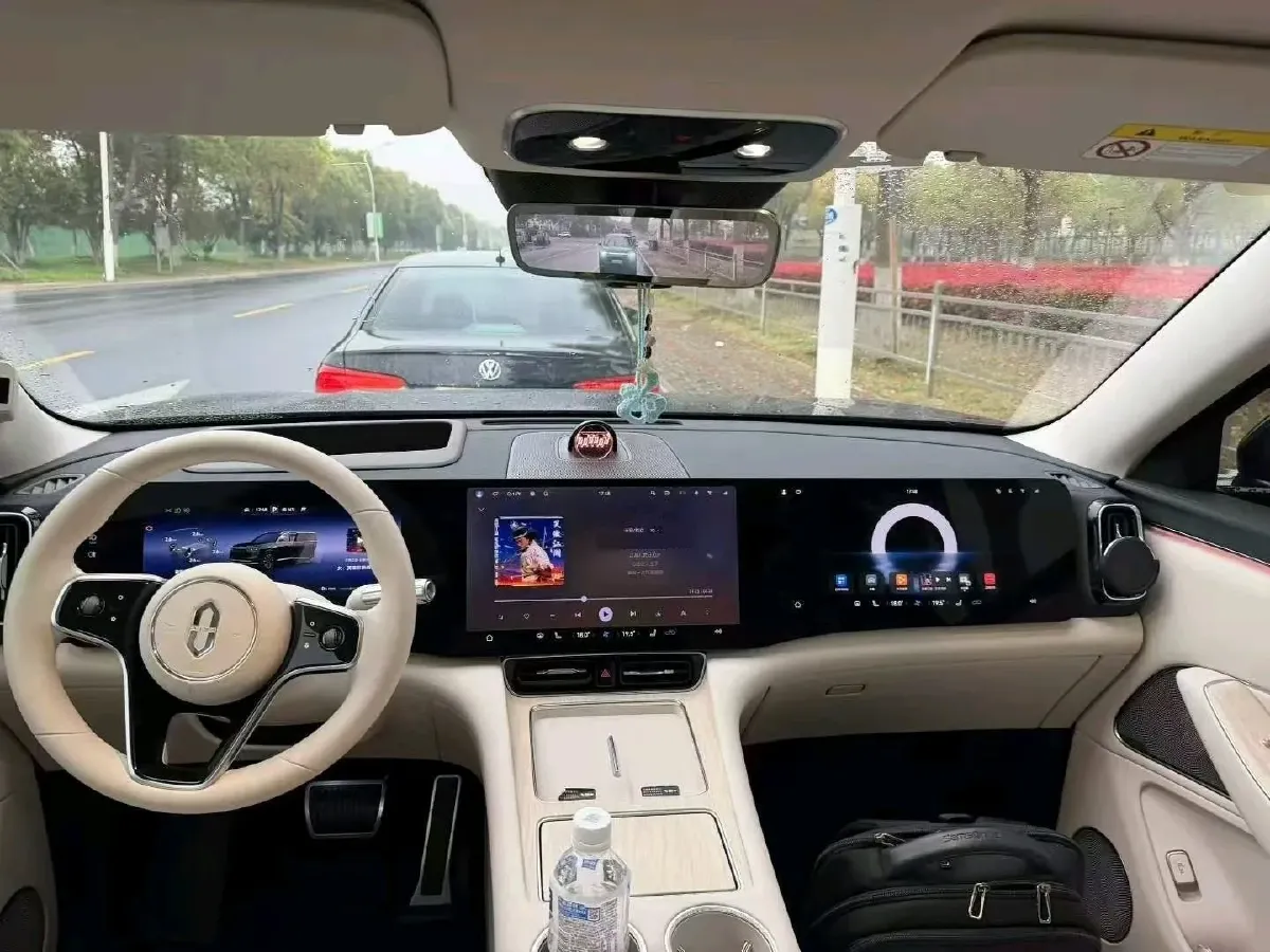 2025 AITO AITO M8 REEV 160HP REEV 53.4KWH,autocango,china used car exporter,china ev exporter,chinese used car exporter,chinese used ev exporter