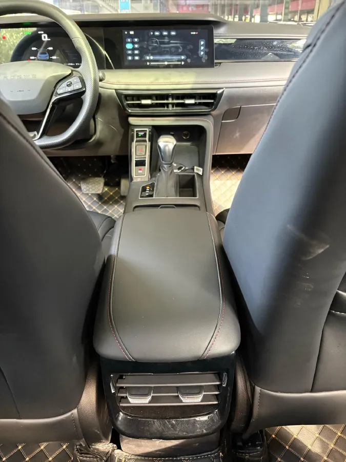 2023 Roewe i5 1.5L 129HP L4 CVT,autocango,china used car exporter,china ev exporter,chinese used car exporter,chinese used ev exporter