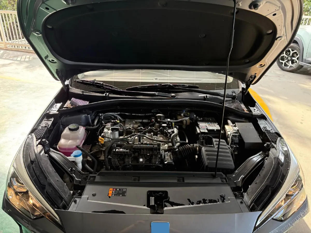 2023 Roewe i5 1.5L 129HP L4 CVT,autocango,china used car exporter,china ev exporter,chinese used car exporter,chinese used ev exporter