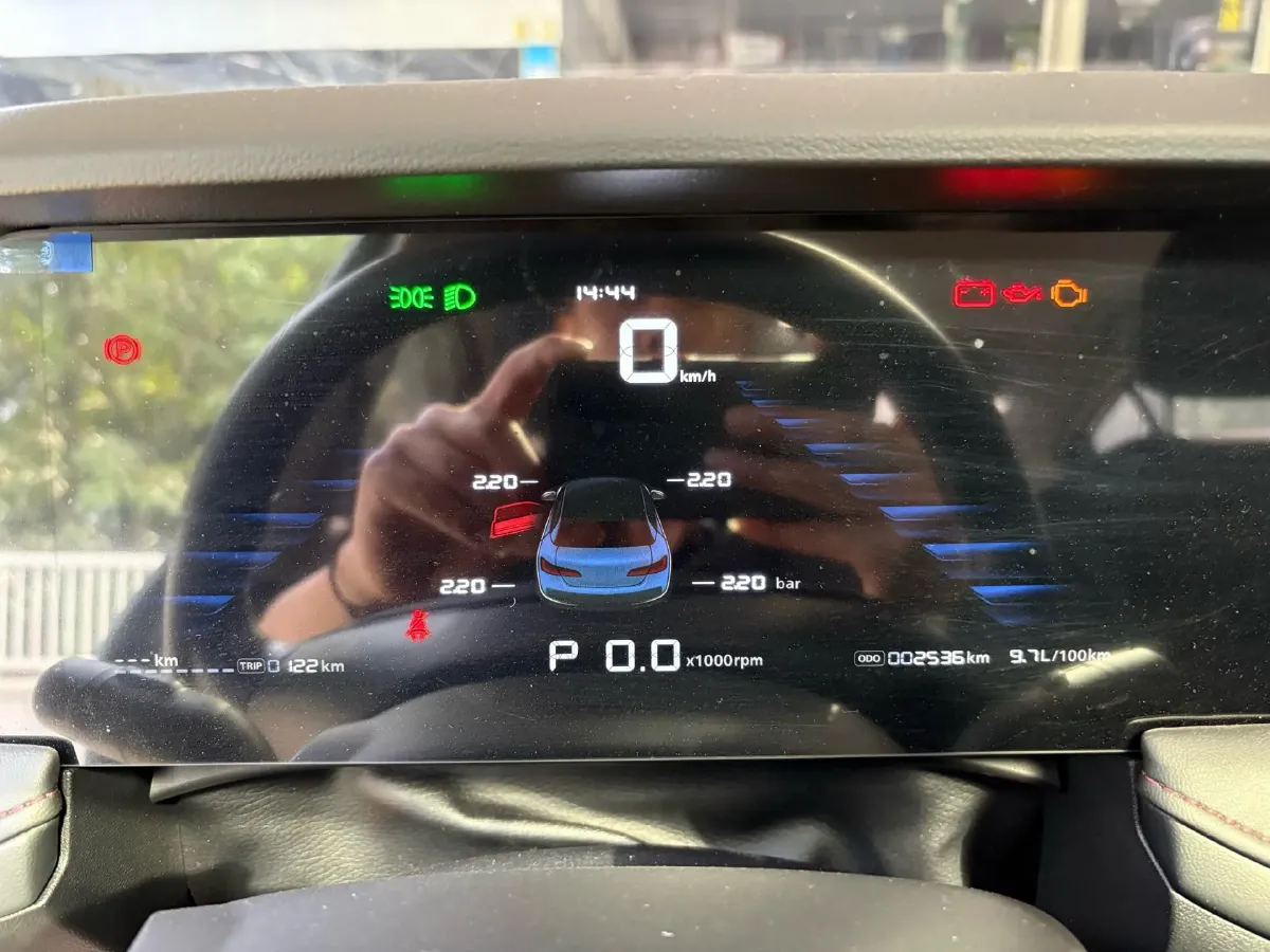 2023 Roewe i5 1.5L 129HP L4 CVT,autocango,china used car exporter,china ev exporter,chinese used car exporter,chinese used ev exporter