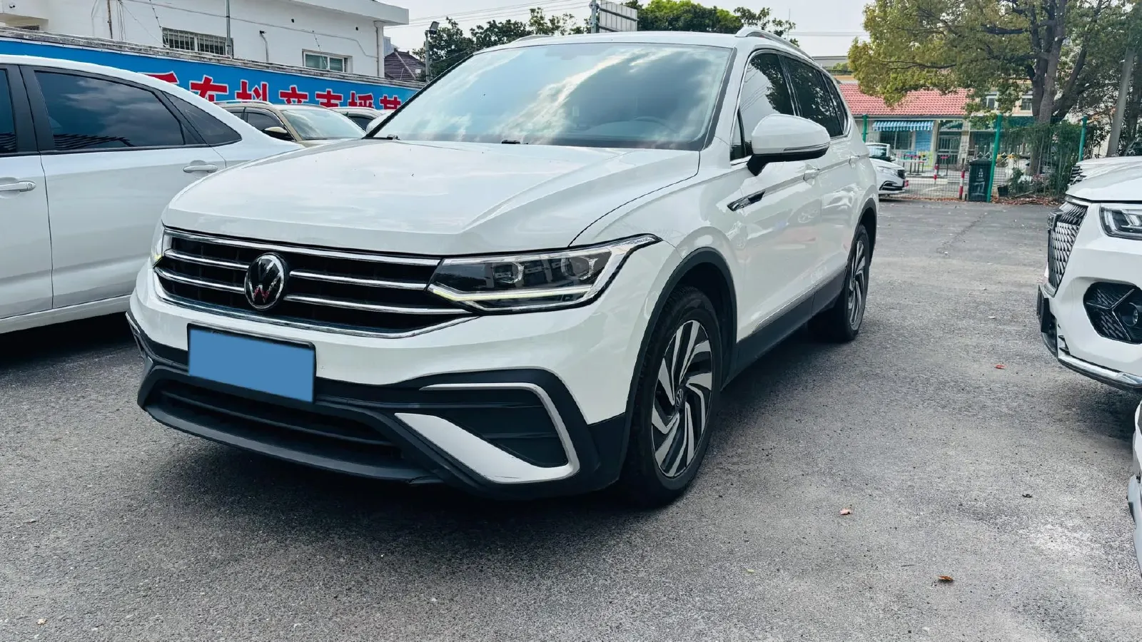 2023 Volkswagen Tiguan L 2.0T 186HP L4 7DCT,autocango,china used car exporter,china ev exporter,chinese used car exporter,chinese used ev exporter