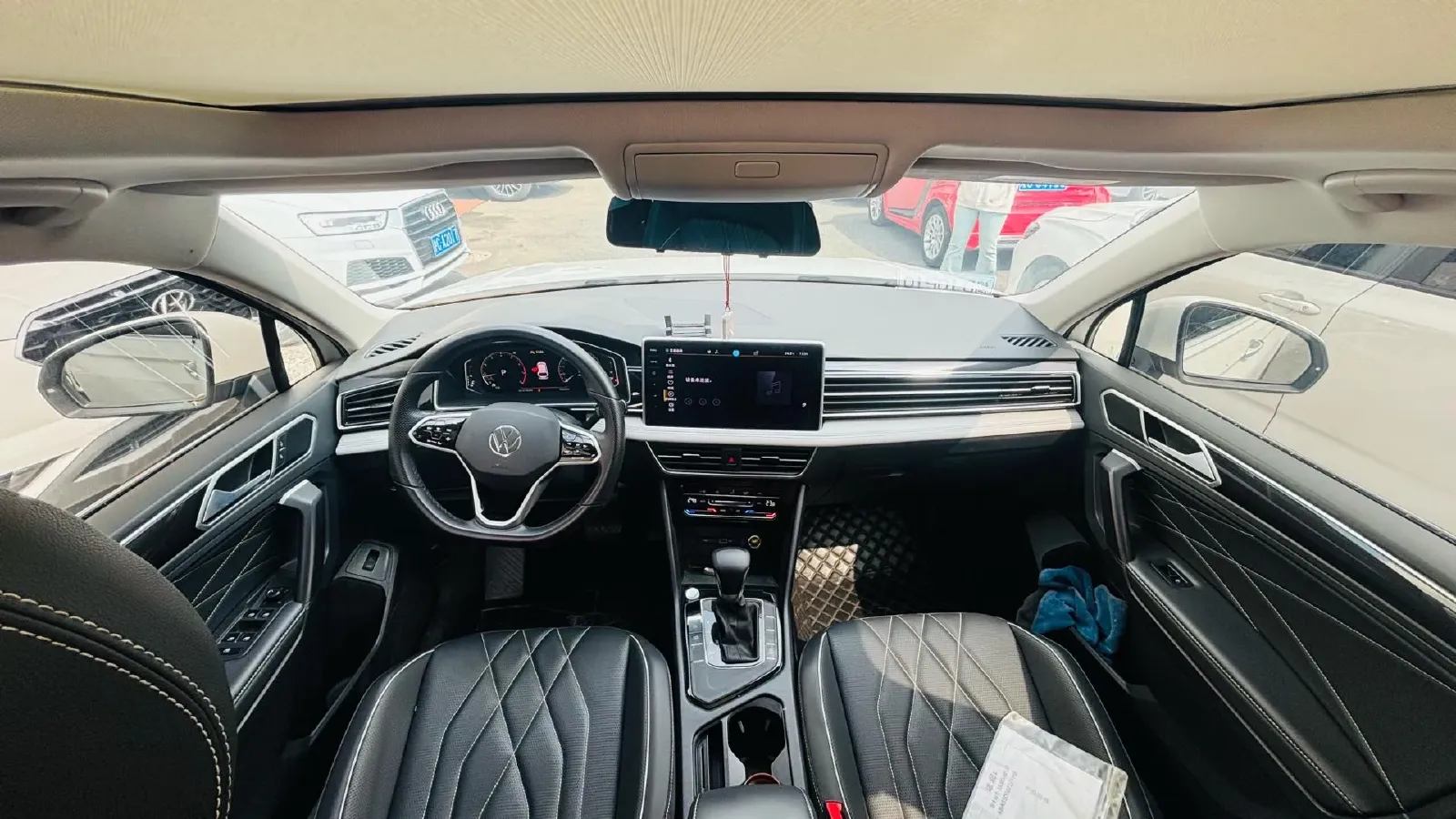 2023 Volkswagen Tiguan L 2.0T 186HP L4 7DCT,autocango,china used car exporter,china ev exporter,chinese used car exporter,chinese used ev exporter