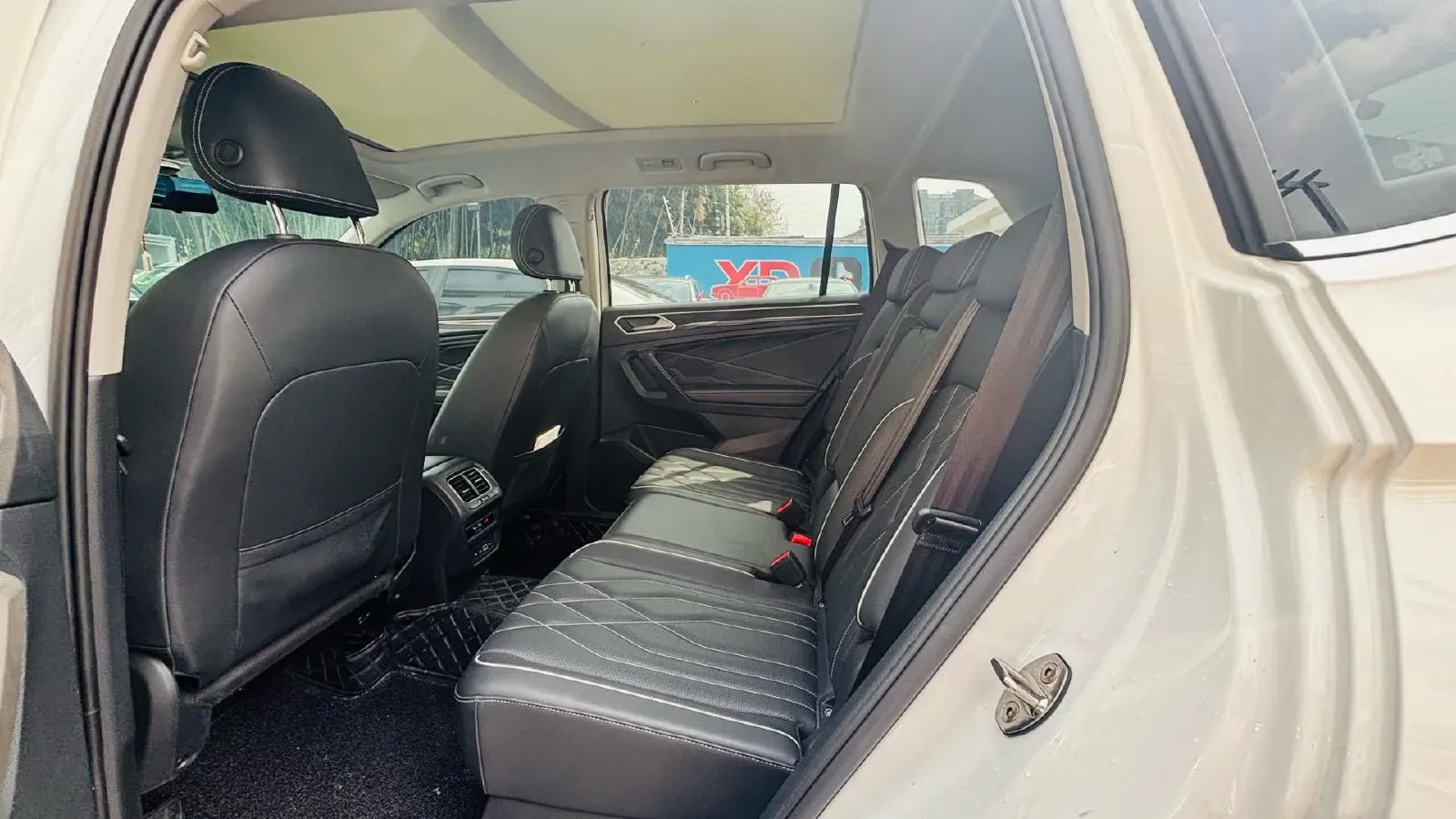 2023 Volkswagen Tiguan L 2.0T 186HP L4 7DCT,autocango,china used car exporter,china ev exporter,chinese used car exporter,chinese used ev exporter