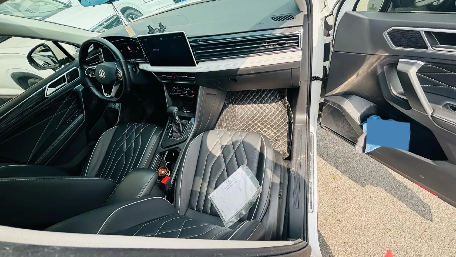 2023 Volkswagen Tiguan L 2.0T 186HP L4 7DCT,autocango,china used car exporter,china ev exporter,chinese used car exporter,chinese used ev exporter