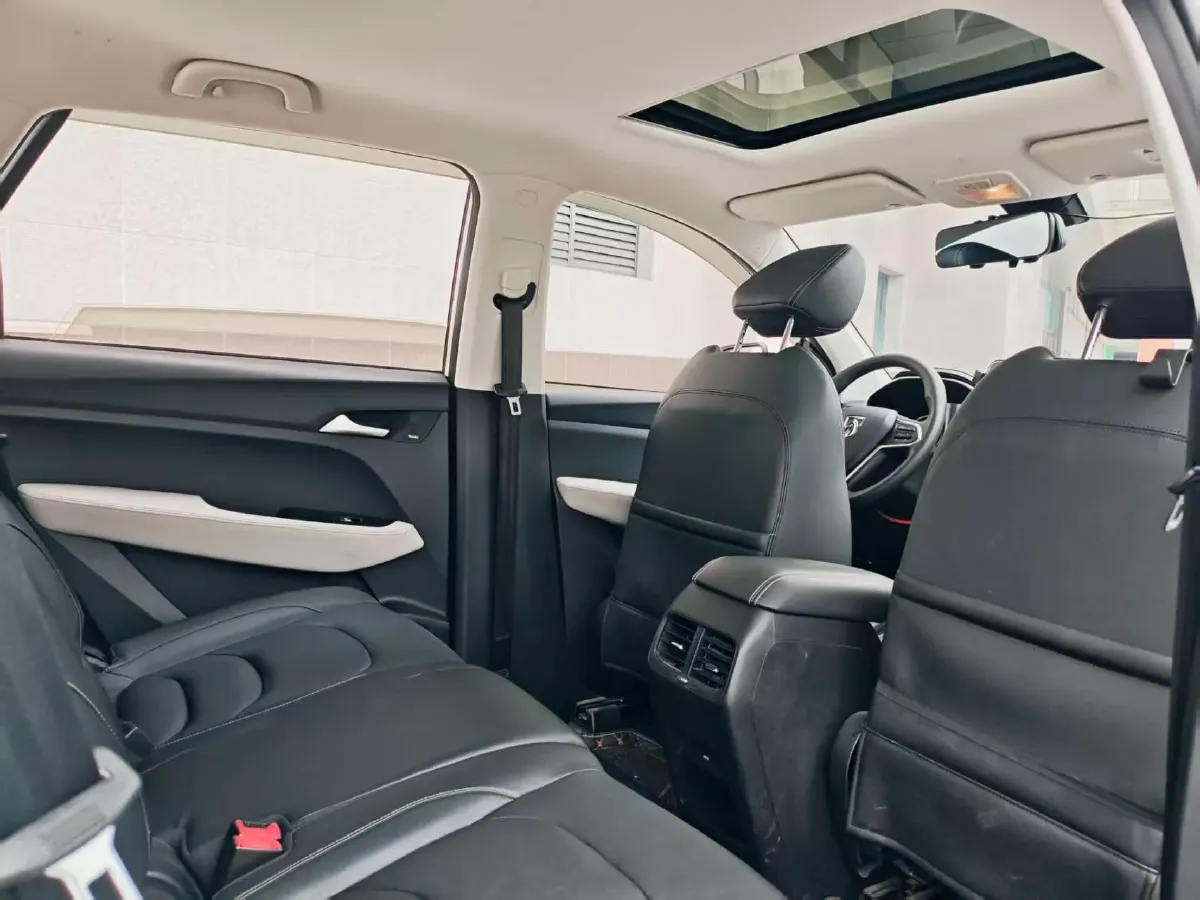 2019 BaoJun 530 1.5T 151HP L4 CVT,autocango,china used car exporter,china ev exporter,chinese used car exporter,chinese used ev exporter