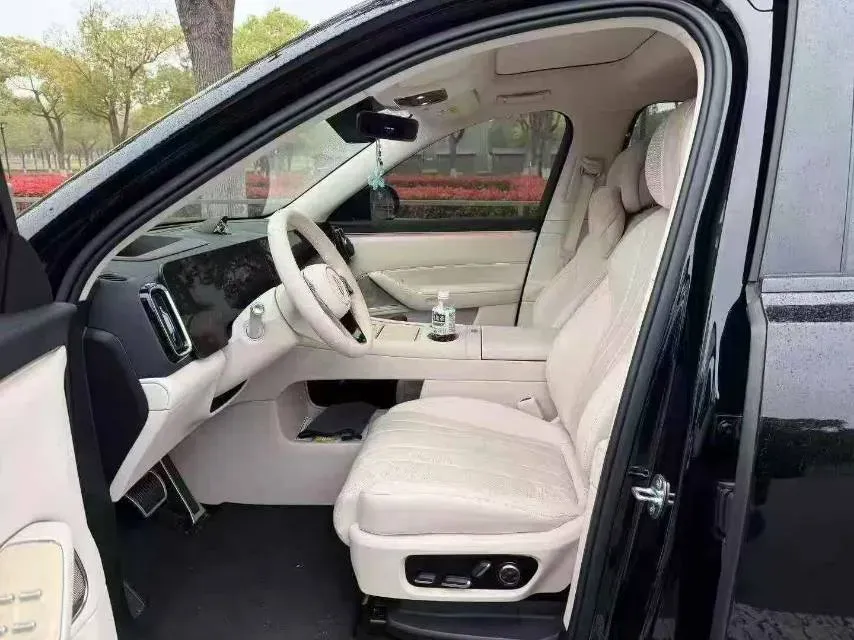 2025 AITO AITO M8 BEV,autocango,china used car exporter,china ev exporter,chinese used car exporter,chinese used ev exporter