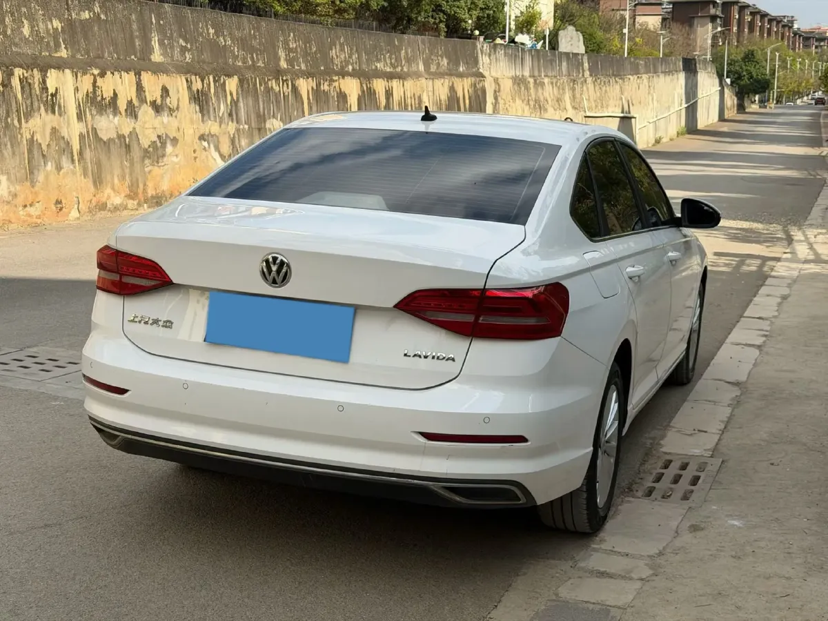 2019 Volkswagen Lavida 1.5L 113HP L4 5MT,autocango,china used car exporter,china ev exporter,chinese used car exporter,chinese used ev exporter