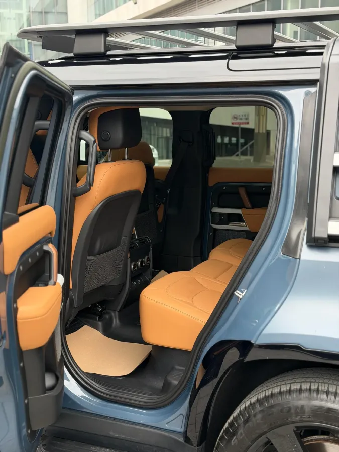 2023 Land Rover Defender 3.0T 400HP L6 8AT,autocango,china used car exporter,china ev exporter,chinese used car exporter,chinese used ev exporter