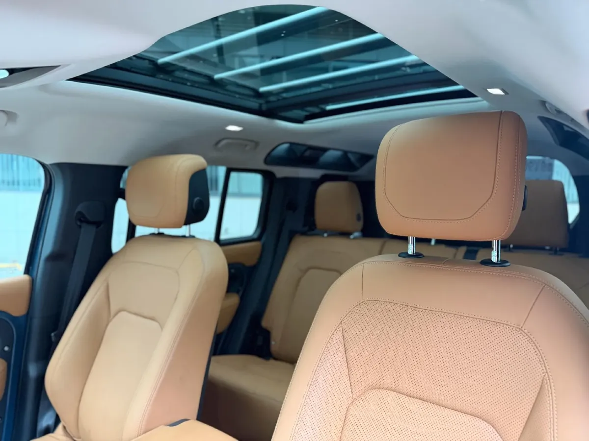 2023 Land Rover Defender 3.0T 400HP L6 8AT,autocango,china used car exporter,china ev exporter,chinese used car exporter,chinese used ev exporter