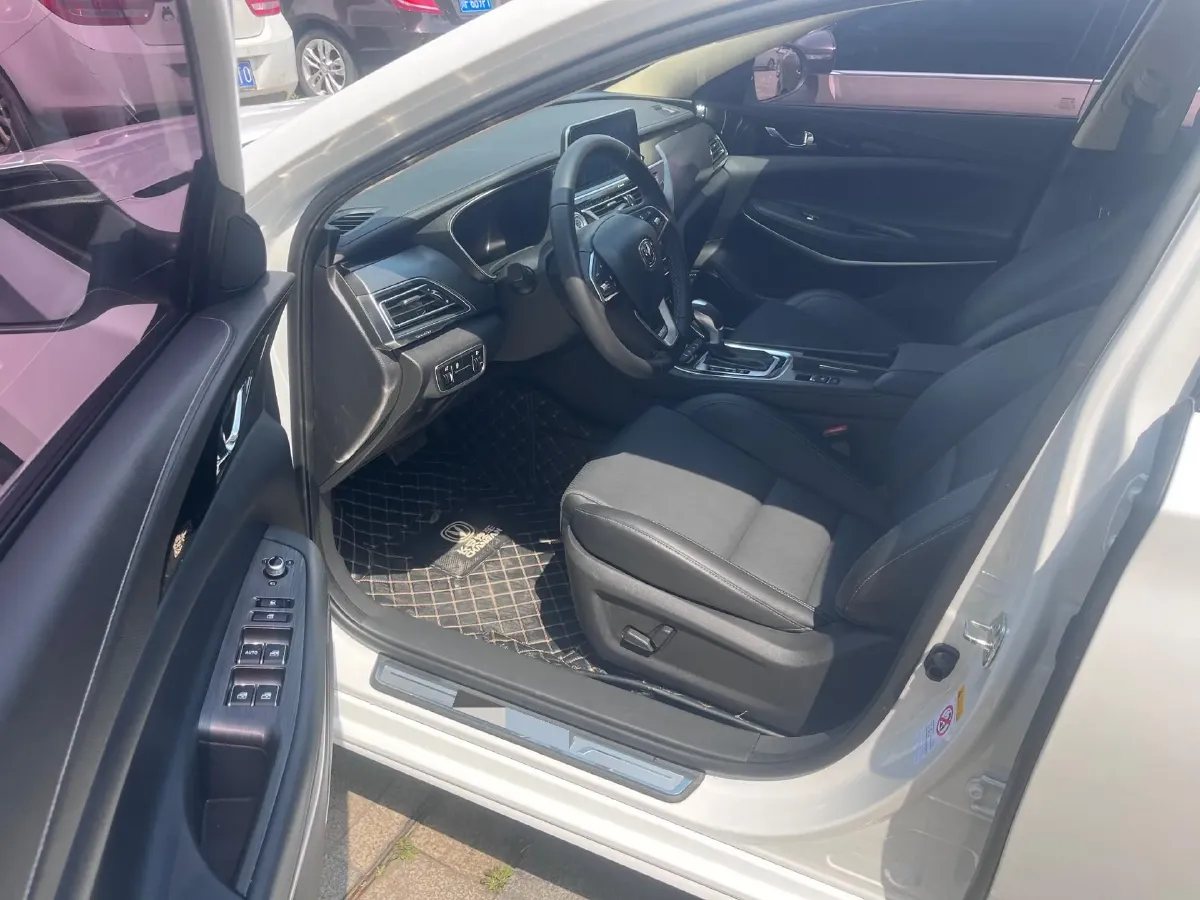 2020 ChangAn Raeton CC 1.5T 156HP L4 6AT,autocango,china used car exporter,china ev exporter,chinese used car exporter,chinese used ev exporter