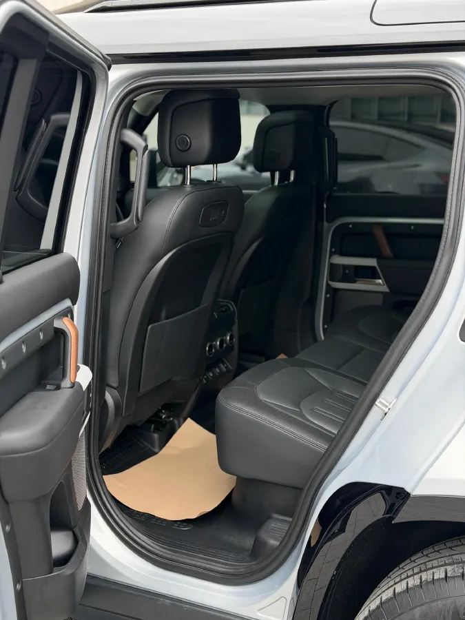 2022 Land Rover Defender 3.0T 400HP L6 8AT,autocango,china used car exporter,china ev exporter,chinese used car exporter,chinese used ev exporter