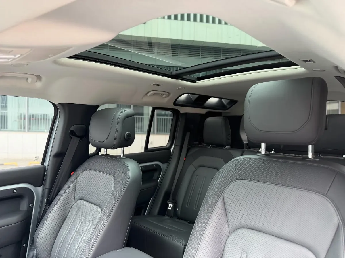 2022 Land Rover Defender 3.0T 400HP L6 8AT,autocango,china used car exporter,china ev exporter,chinese used car exporter,chinese used ev exporter