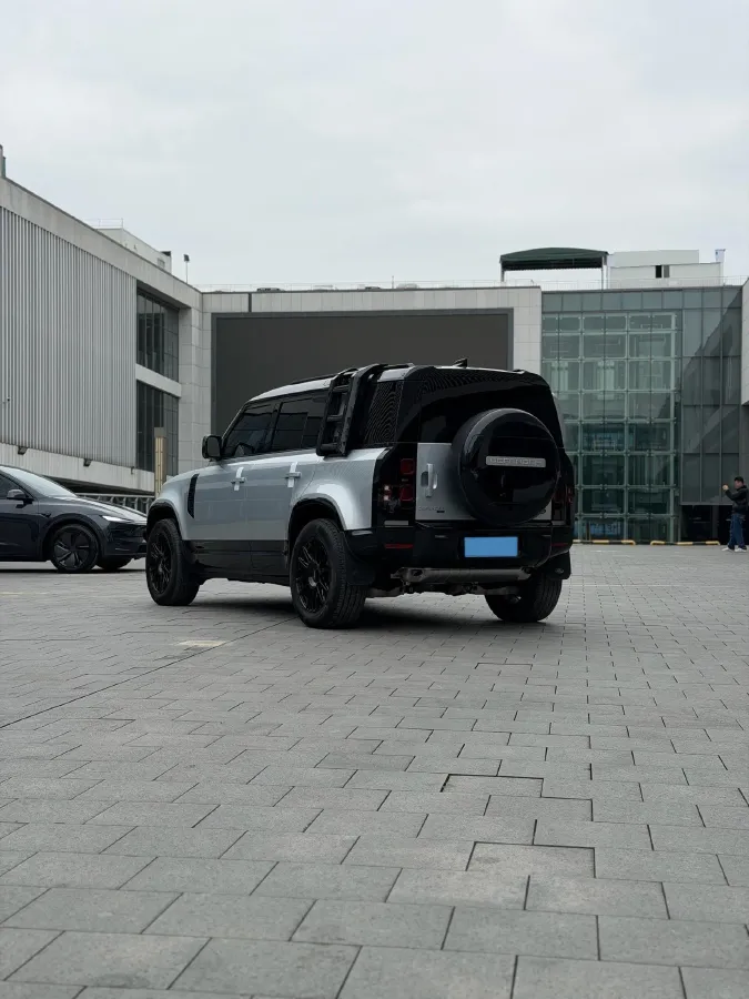 2022 Land Rover Defender 3.0T 400HP L6 8AT,autocango,china used car exporter,china ev exporter,chinese used car exporter,chinese used ev exporter