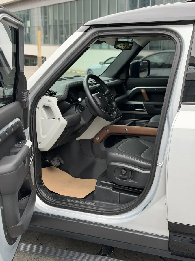 2022 Land Rover Defender 3.0T 400HP L6 8AT,autocango,china used car exporter,china ev exporter,chinese used car exporter,chinese used ev exporter