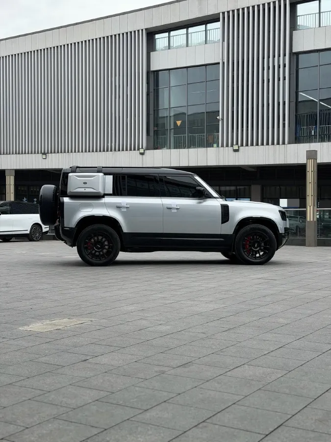 2022 Land Rover Defender 3.0T 400HP L6 8AT,autocango,china used car exporter,china ev exporter,chinese used car exporter,chinese used ev exporter