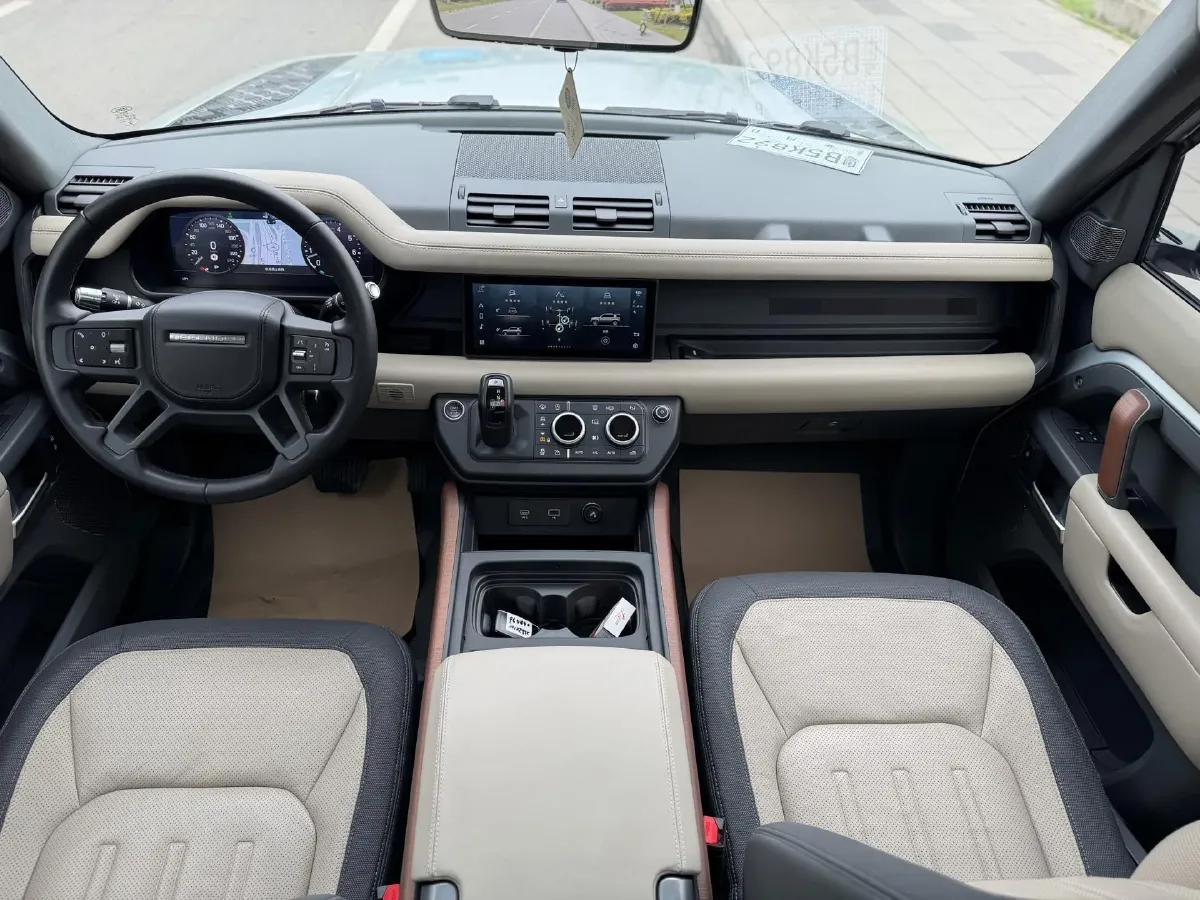 2021 Land Rover Defender 3.0T 400HP L6 8AT,autocango,china used car exporter,china ev exporter,chinese used car exporter,chinese used ev exporter