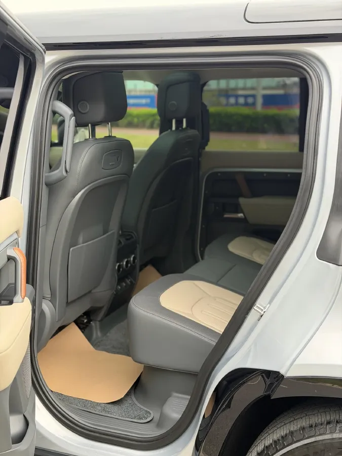 2021 Land Rover Defender 3.0T 400HP L6 8AT,autocango,china used car exporter,china ev exporter,chinese used car exporter,chinese used ev exporter