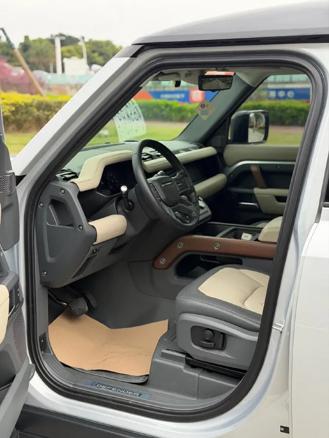 2021 Land Rover Defender 3.0T 400HP L6 8AT,autocango,china used car exporter,china ev exporter,chinese used car exporter,chinese used ev exporter