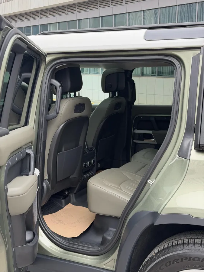 2020 Land Rover Defender 3.0T 400HP L6 8AT,autocango,china used car exporter,china ev exporter,chinese used car exporter,chinese used ev exporter