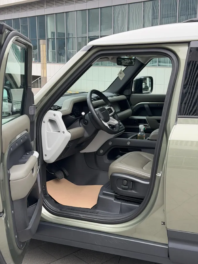 2020 Land Rover Defender 3.0T 400HP L6 8AT,autocango,china used car exporter,china ev exporter,chinese used car exporter,chinese used ev exporter