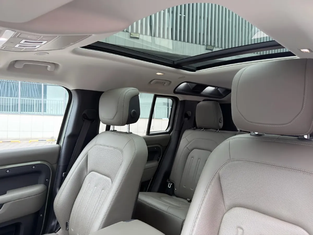 2020 Land Rover Defender 3.0T 400HP L6 8AT,autocango,china used car exporter,china ev exporter,chinese used car exporter,chinese used ev exporter