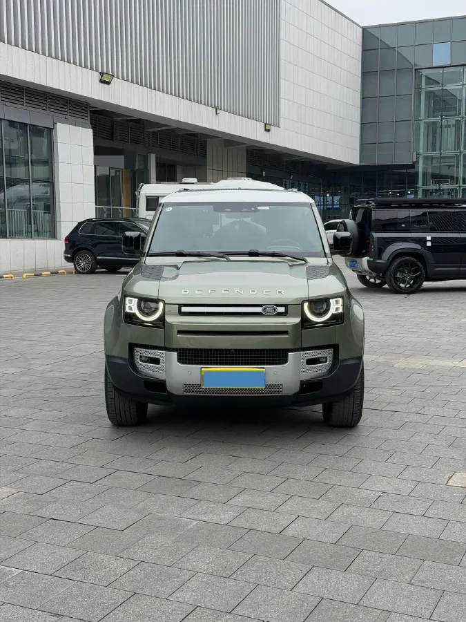 2020 Land Rover Defender 3.0T 400HP L6 8AT,autocango,china used car exporter,china ev exporter,chinese used car exporter,chinese used ev exporter