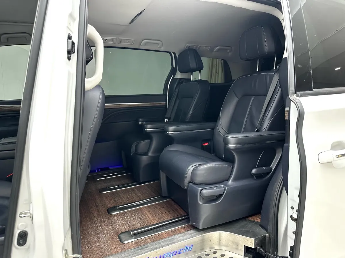 2021 GAC Trumpchi M8 2.0T 252HP L4 8AT,autocango,china used car exporter,china ev exporter,chinese used car exporter,chinese used ev exporter