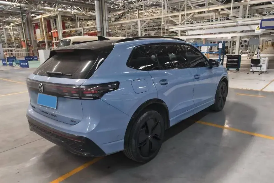 2024 Volkswagen Tiguan L 2.0T 220HP L4 7DCT,autocango,china used car exporter,china ev exporter,chinese used car exporter,chinese used ev exporter