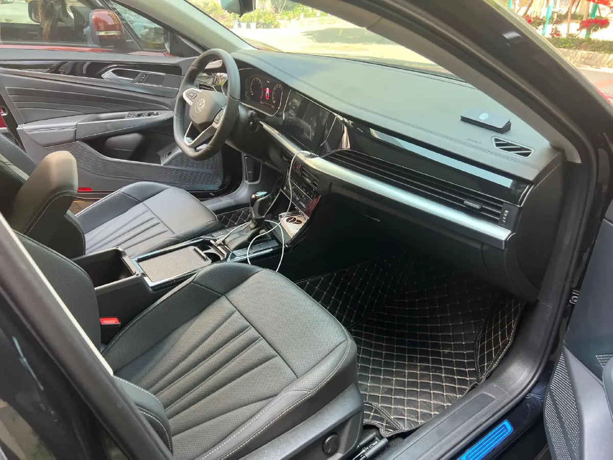 2025 Volkswagen Passat 2.0T 220HP L4 7DCT,autocango,china used car exporter,china ev exporter,chinese used car exporter,chinese used ev exporter