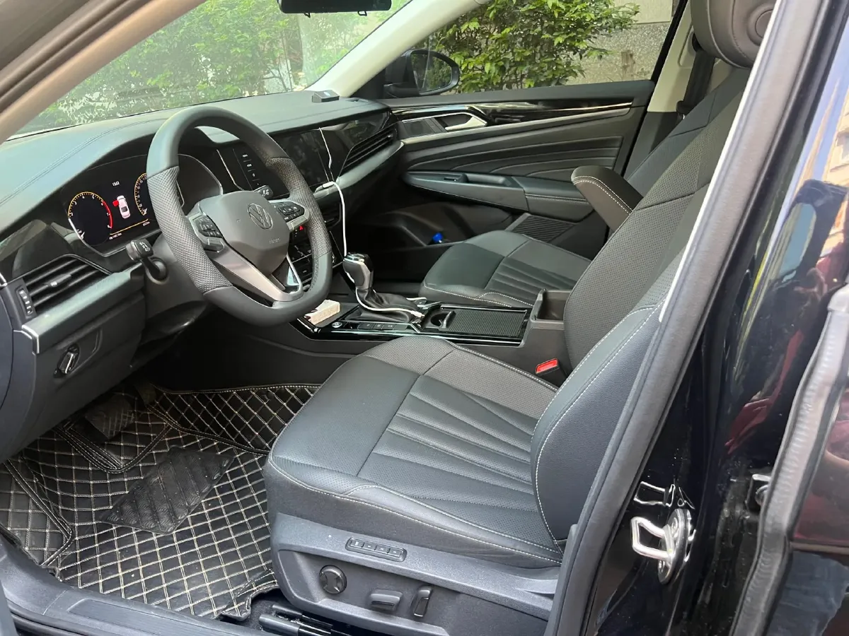 2025 Volkswagen Passat 2.0T 220HP L4 7DCT,autocango,china used car exporter,china ev exporter,chinese used car exporter,chinese used ev exporter