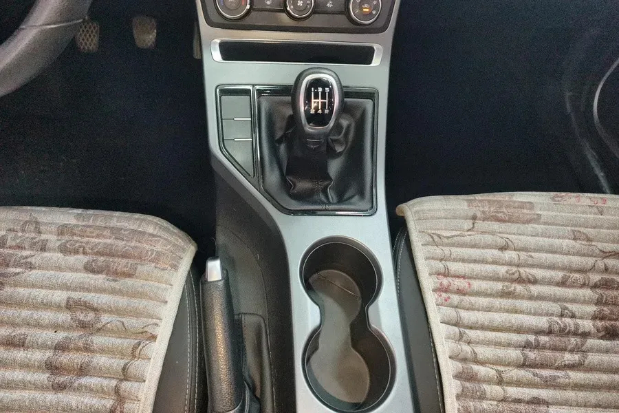 2020 Geely Emgrand 1.5L 109HP L4 5MT,autocango,china used car exporter,china ev exporter,chinese used car exporter,chinese used ev exporter