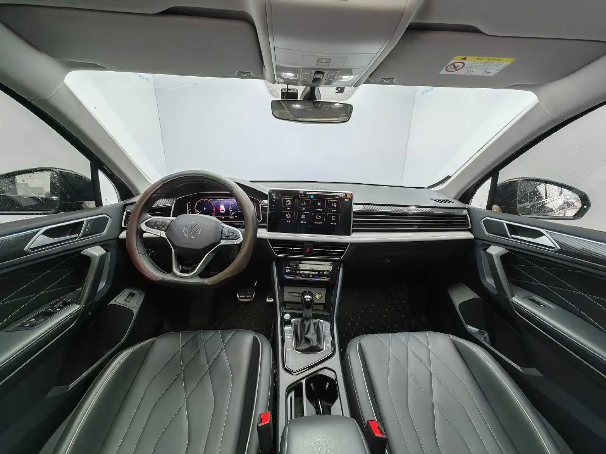 2025 Volkswagen Tiguan L 2.0T 186HP L4 7DCT,autocango,china used car exporter,china ev exporter,chinese used car exporter,chinese used ev exporter