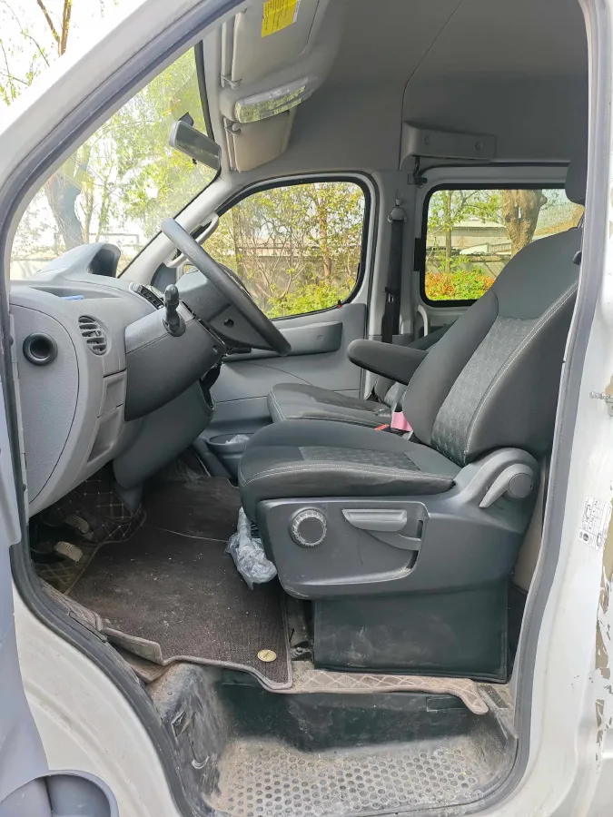 2021 MAXUS XinTu V80 2.0T 139HP L4 6MT,autocango,china used car exporter,china ev exporter,chinese used car exporter,chinese used ev exporter