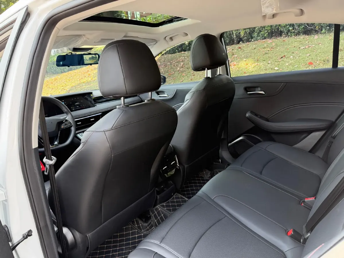 2024 Roewe i5 1.5L 129HP L4 CVT,autocango,china used car exporter,china ev exporter,chinese used car exporter,chinese used ev exporter