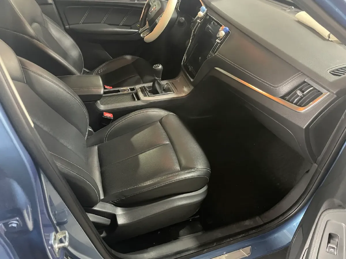 2018 Roewe RX5 1.5T 169HP L4 6MT,autocango,china used car exporter,china ev exporter,chinese used car exporter,chinese used ev exporter