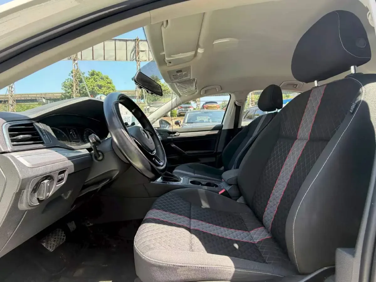 2019 Volkswagen T-Cross 1.4T 150HP L4 7DCT,autocango,china used car exporter,china ev exporter,chinese used car exporter,chinese used ev exporter