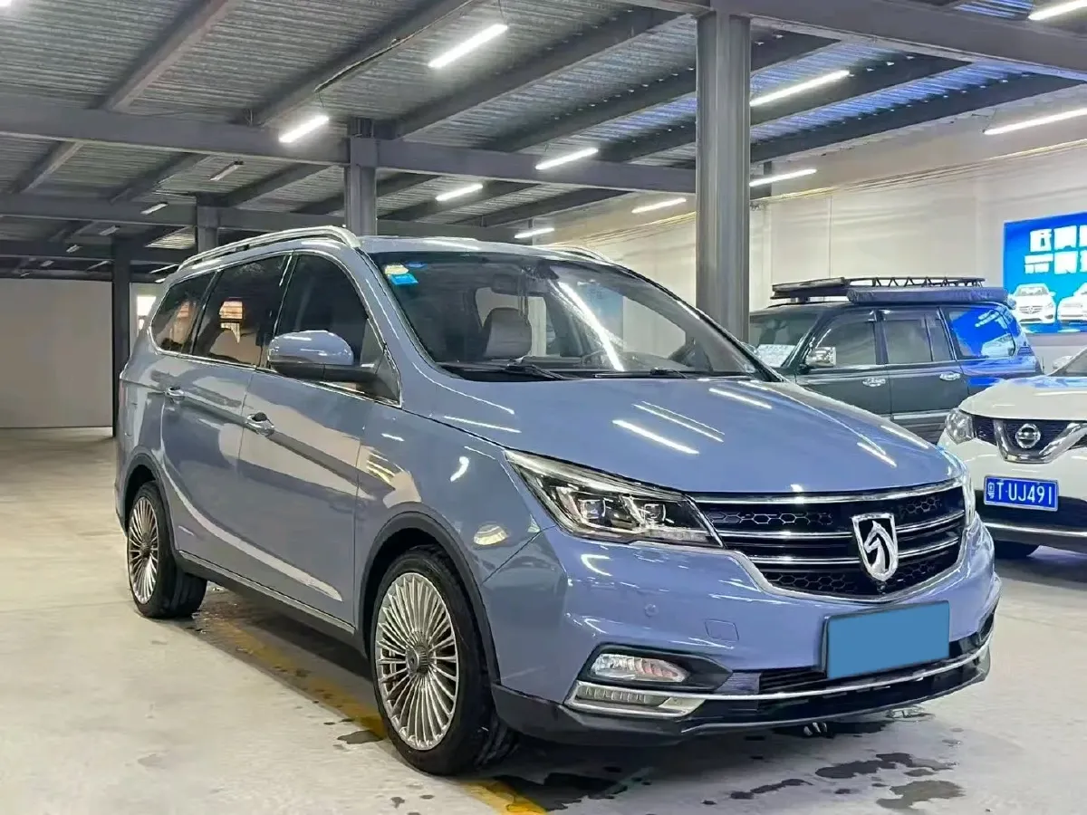 2017 BaoJun 730 1.5T 150HP L4 6DCT,autocango,china used car exporter,china ev exporter,chinese used car exporter,chinese used ev exporter